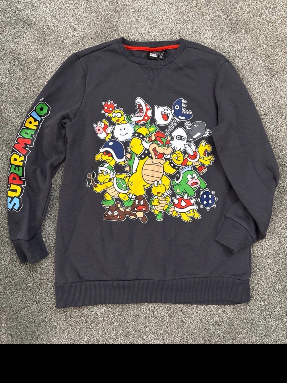 Nintendo Crewneck Sweatshirt with Multicolor Super Mario Graphic - Black